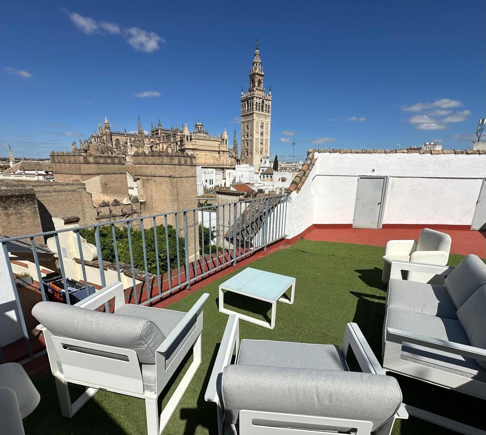 Alianza Giralda Sky View By Valcambre Apartment *
